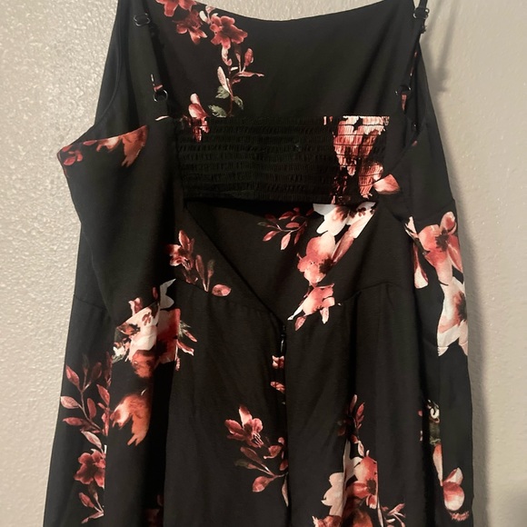 Black w/ red and pink floral pattern - Picture 3 of 4